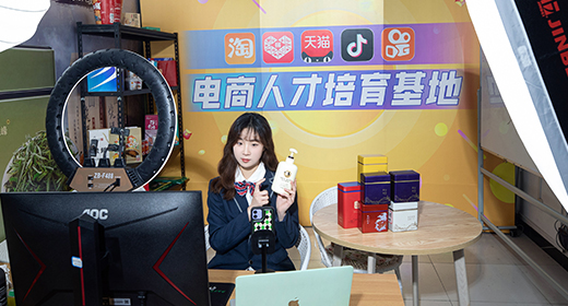 �����»��������Ƽ�ѧУ