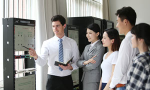 �����»��������Ƽ�ѧУ