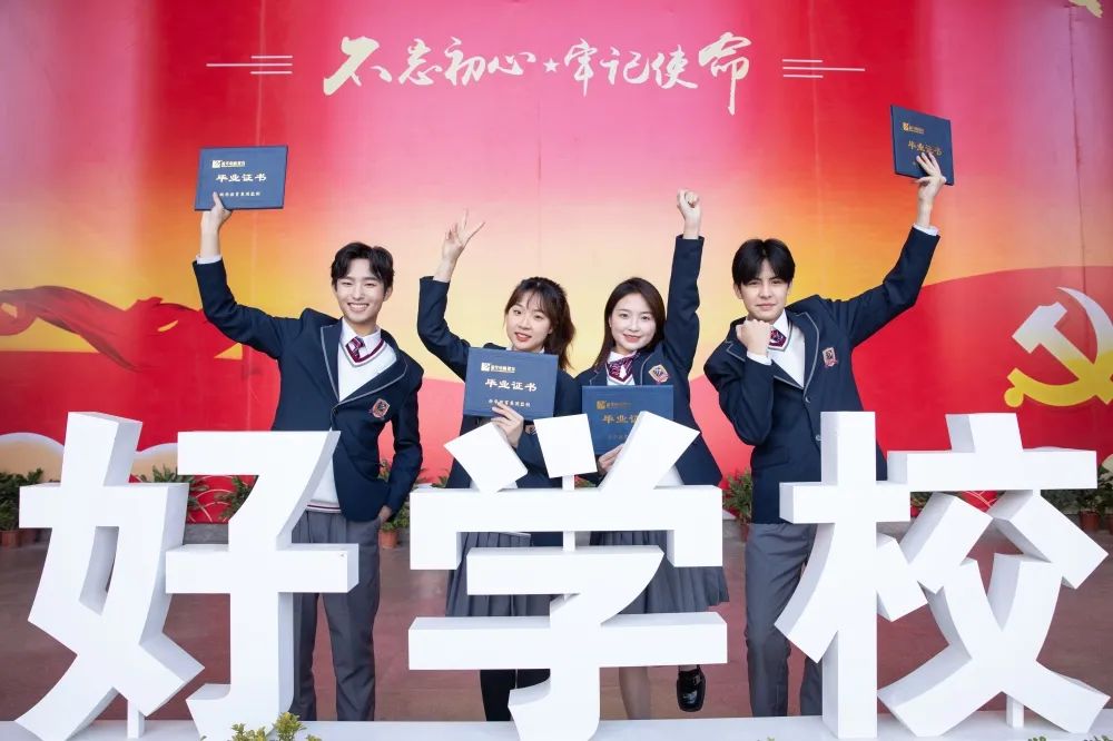 �����»��������Ƽ�ְҵ����ѧУʵս��ѧģʽ���޷�Խ���ҵ��������ʵս���˲�