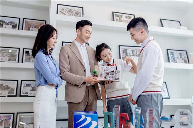 98.6%�߾�ҵ�ʱ���������»��������Ƽ�ְҵ����ѧУ ��ʵ������ѧ�Ӿ�ҵ·