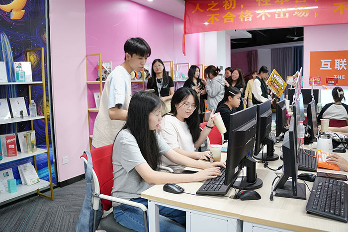 ���չ�˾ & �»��������Ƽ������У�������ʵѵο�ʿ�����Ӯ��ƪ