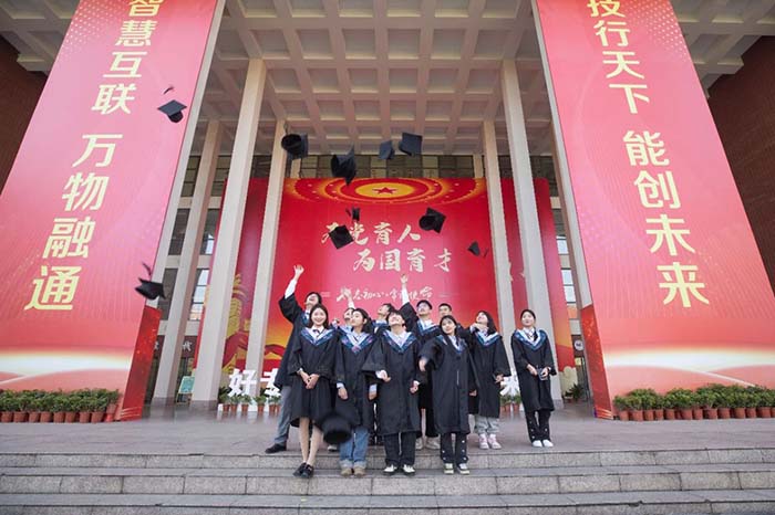 �������йء��п��ٽ�û���գ���ǰ��У����һ����