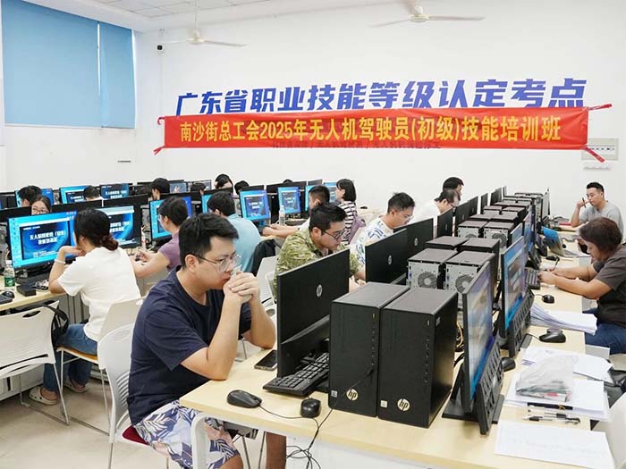 �����»����˻���ʻԱ������ѵ�ࣺ���㵽���ֵ��ɱ�֮�ã�